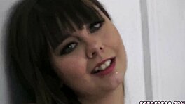 Kısa Saçlı Sarışın Genç 18+ Patronluk Aile Yarışmasında Sert Sikiliyor Vahşi Grup Aksiyonuyla