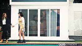 Milf excitată Siri Dahl linge fundul mare al shemale-ului Daisy Taylor