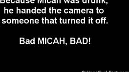 Tânără colegă micuță 18+ își joacă pizda fierbinte udă în aer liber