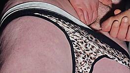 Samo jebem usku devičju pičku, svršavam unutra sa šapatom.