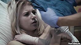 Annyira fáj, apró 18+ tini baszva a gonosz orvos hatalmas farkával.