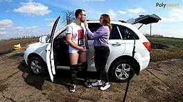 Telecamera nascosta cattura teen che gioca con strapon all'aperto