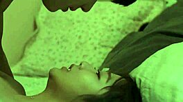 Koreli genç 18+ yoğun anal üçlü yatak sahnesinde