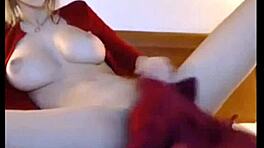 大自然巨乳女孩现场手指自慰