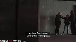 Esposa Italiana de Tetas Pequeñas Engaña con Polla Grande, Atrapada por Novio Enojado