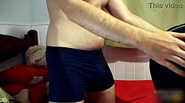 ¿Quieres Ver a Esta Chica Pequeña 18+ Moliendo su Gran Culo en POV Perro?