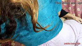 يا إلهي، أنا مثارة جداً أظهر مؤخرتي الكبيرة وصدري في ملابس داخلية حمراء مع تنورة سوداء، تعرف؟