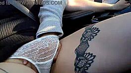 Annoin Uber-kuljettajan liu'uttaa sormensa mun tiukkaan latinalaiseen rakoonsa