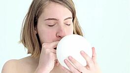 Hey babe, nak tiup dan pecah belon ni dengan aku sekarang?