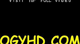 Pełnoletnia nastolatka 18+ zaskakuje starego faceta odważnym oralem.