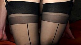 Slettige meid in kousen smeekte erom, dus boorde hij haar kont diep.