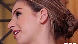 Italiana Sensuale Stella Cox Fa Pompino Epico al Vicino