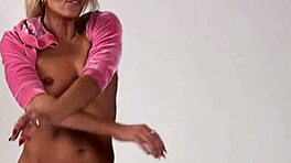 Hé Zinka Korzinkina, montre-nous ces mouvements d'entraînement fluides