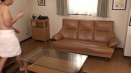 Istri blowjob dan creampie doggystyle dengan babe asia orgasme tetek