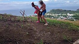 Выходные на природе становятся дикими с волосатым старым первертом, трахающим тугую задницу 18+ тинейджерки