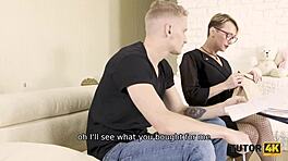 Băiatul descoperă fetish-ul bondage cu tutorele sexy