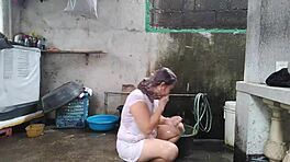 일본 아내 아침 목욕에서 알몸으로 취약하게 느껴