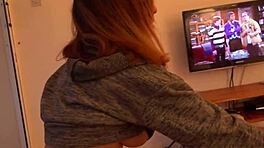 Первая часть, она сквиртит по всему моему твердому члену