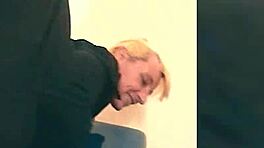 Hé, ooit piss en squirt plezier geprobeerd met een rare Duitse milf zoals deze?