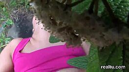 Teen Ceca 18+ Sedotta al Centro Commerciale per POV Caldo