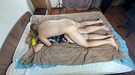 गर्म गृहिणी सफाई के बाद रुकी और रफ सेक्स के लिए भीख मांगी, मना नहीं कर सके...