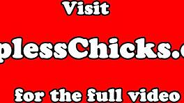 작은 18+ 가슴 히치하이커가 블로우잡 후 얼굴에 사정