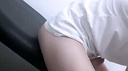 辣校妞真会吸鸡巴，直到射满嘴，下课后。她是高手！