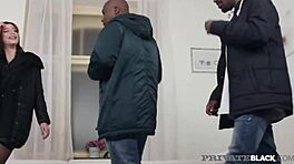 Silvia Soprano casualmente leva três paus negros grandes na bunda no privateblack