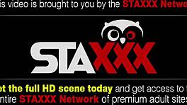 털 많은 틴 18+가 브루넷 아시안 베이브에게 POV 스타일로 박히다