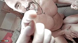 La bellissima giovane 18+ rumena Yasmin Daferro si scatena con il ragazzo Bryan, pompino e scopata dura sul divano