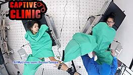 Nacktes Backstage Chaos mit Aria Nicole! Vor-Szene Setup und wilde Diskussionen vor ihrem Teen 18+ Gyno Exam Shoot!