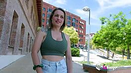 Ponbucks regresa, la diosa Lara Cruz llama a alguien mientras folla