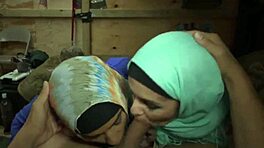 เฮ้ย ทหาร พร้อมรับคู่รักอาหรับเย็ดหีหนักที่บ้านไหม?