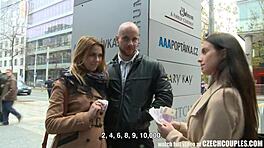 Потрясающая сисястая тинейджер 18+ и парень зарабатывают на диком публичном сексе