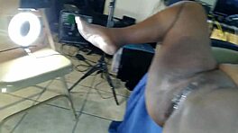 Волосатая миниатюрная киска эбони дичает с лесбийской игрой. ББВ брызжет мочой в милой азиатской акции!