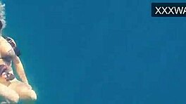 Η Kasandra Lufi λάμπει σε ατμιστικό υποβρύχιο θαλάσσιο ερωτικό θέαμα