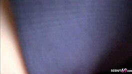 Gruba Niemiecka Kurwa z Ulicy Rżnięta przez Młodego Gościa na Wiejskiej Ścieżce. Publiczny Dreszczyk Mocno Trafia.