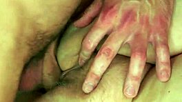 Tlustá babička otevře nohy pro mladý tvrdý pták