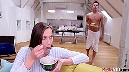 סטייסי קרוז רוכבת קשה לזרע בפייס משפחתי S14-E3