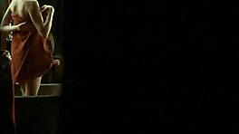 카멜롯 S01 2011에서 에바 그린 토플리스, 정말 대단한 광경! 😍