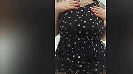 Сиськастая красотка в сексуальном платье дразнит и играет со своими большими сиськами - LuxuryOrgasm