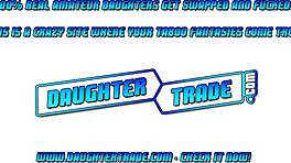 bästa vänner tar stora kukar i tighta fitta på halloween