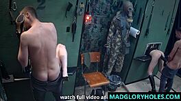 야, 그 레즈비언 글로리 홀에 거대한 딜도로 미쳤어!