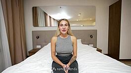 Första porrcasting för söt tonåring 18+