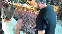 Jadi, Saya Tangkap Istriku Ngentot Bos Setelah Shift Malam