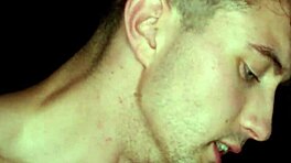 ครอบงำหยาบกร้านด้วยการเลียเท้าสาวหื่น