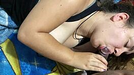 Busty teen skipper skole for at tjene penge med snigende nabo hoved