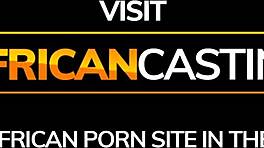 Křivka černoška mladá hluboce cucá bílého chlapa v hardcore domácím castingu