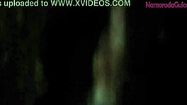 Przyjaciel mojego chłopaka wierci moją cipkę mocno i kończy dwa razy w środku