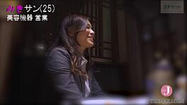 无辜27岁日本妻子弯腰狗式为继子进行亲密介绍